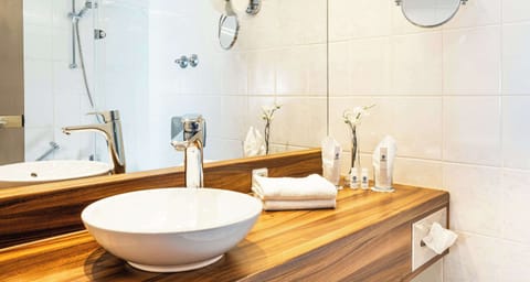 Suite, 1 Double Bed | Bathroom | Eco-friendly toiletries, hair dryer, towels