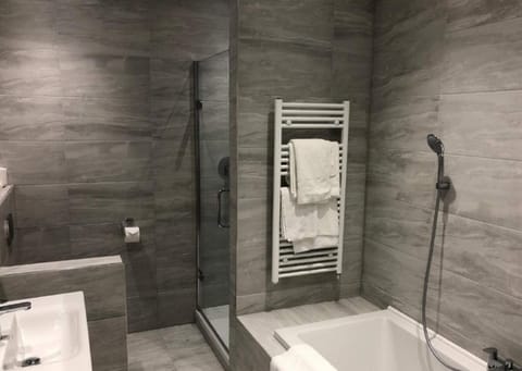 Family Room | Bathroom | Hair dryer, towels