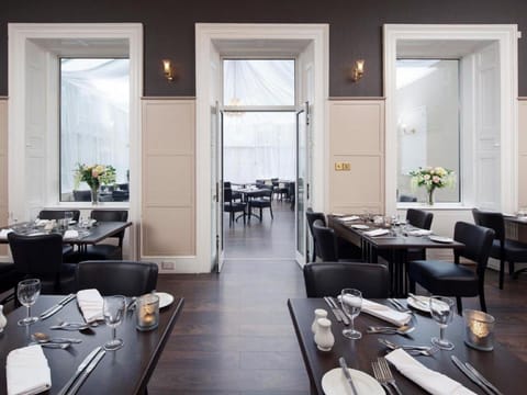 Breakfast, lunch, dinner served; British cuisine 