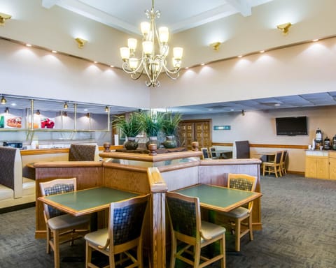 Dinner served, American cuisine