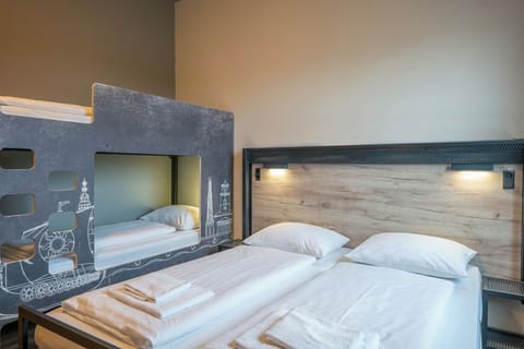 Blackout drapes, free WiFi, bed sheets