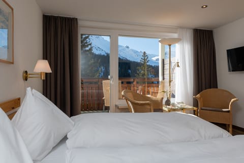 Comfort Double Room | Hypo-allergenic bedding, free minibar, in-room safe, desk