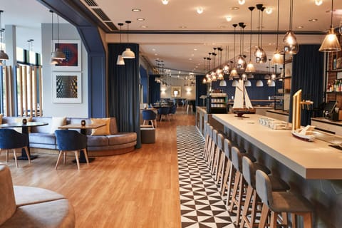 Lunch, dinner, brunch served; alfresco dining