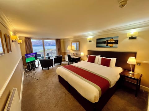 Superior Room | Desk, laptop workspace, soundproofing, iron/ironing board