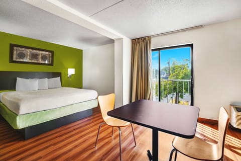 Blackout drapes, WiFi (free), bed sheets
