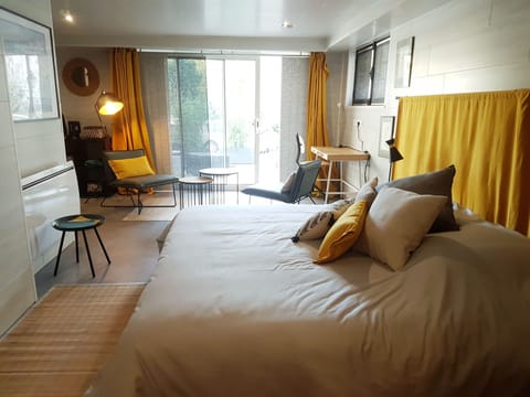 The Albatross | Free WiFi, bed sheets