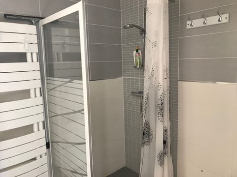 Double Room, Private Bathroom (Chambre Lavoisier) | Bathroom