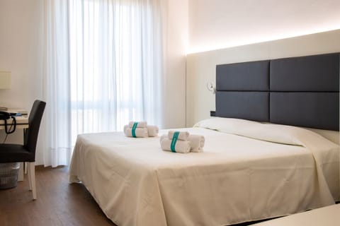 In-room safe, desk, soundproofing, free WiFi