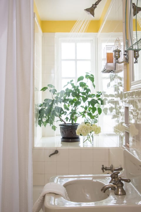 Sun and Moon Room | Bathroom | Combined shower/tub, free toiletries, hair dryer, bathrobes