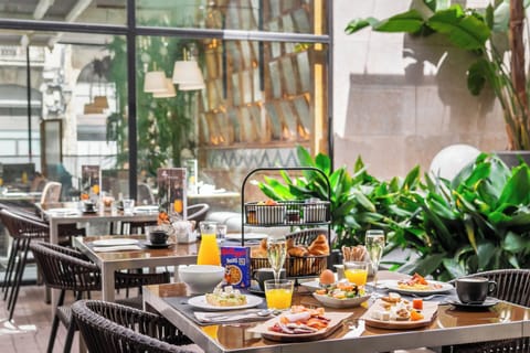 Daily cooked-to-order breakfast for a fee