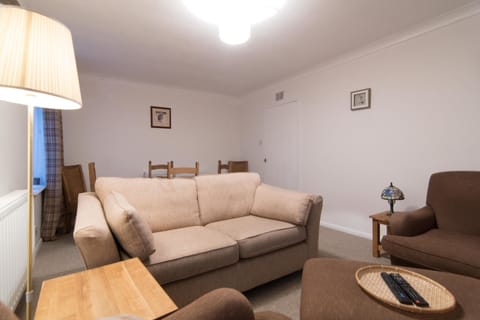 House, 3 Bedrooms | Living room | Flat-screen TV, fireplace