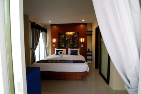 Deluxe Double Room | Minibar, in-room safe, soundproofing, free WiFi