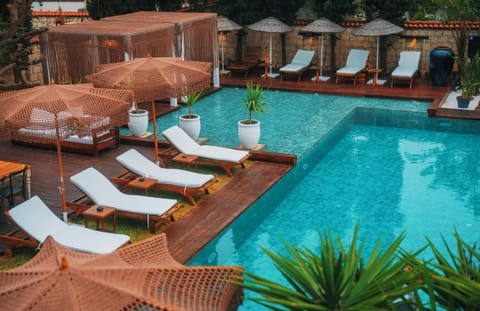 Outdoor pool, pool umbrellas, sun loungers