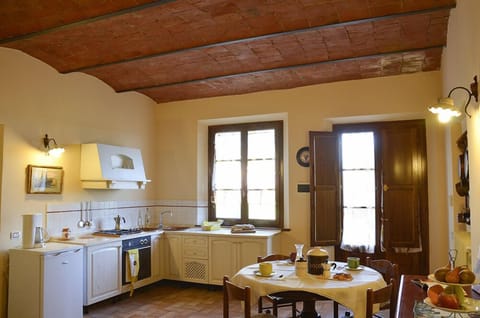 Comfort Condo, 2 Bedrooms, Patio | Private kitchen | Full-size fridge, microwave, oven, stovetop