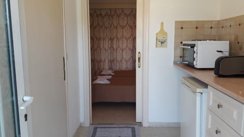 In-room safe, desk, free WiFi