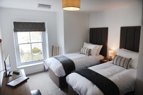 Superior Twin Room (No Pets) | Egyptian cotton sheets, desk, free WiFi, bed sheets