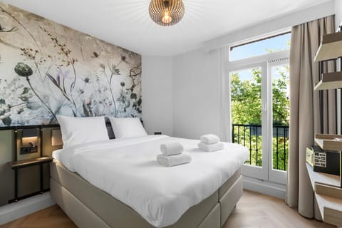 Room (Queen) | In-room safe, iron/ironing board, free WiFi, bed sheets