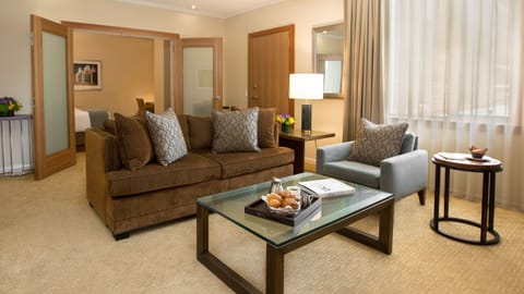 Hypo-allergenic bedding, in-room safe, desk, laptop workspace