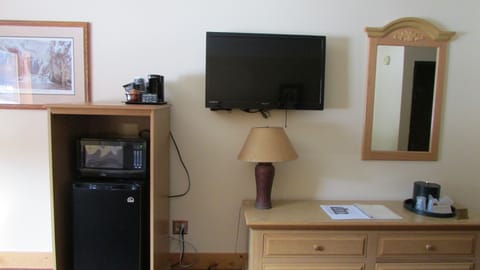 Standard Room | Pillowtop beds, iron/ironing board, free cribs/infant beds, free WiFi