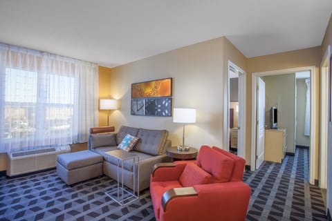 Premium bedding, in-room safe, desk, iron/ironing board