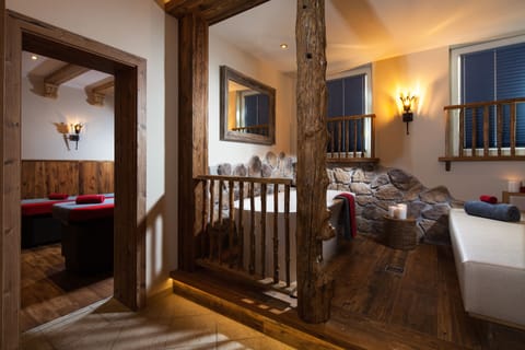 Couples treatment rooms, sauna, hot tub, steam room, body treatments