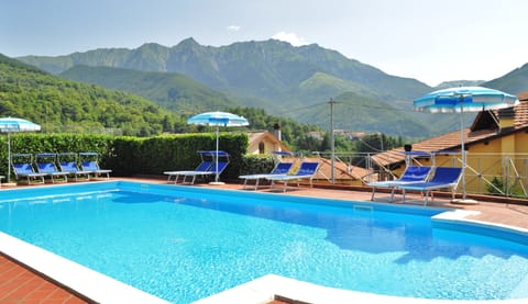 Outdoor pool, sun loungers