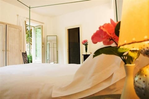 Frette Italian sheets, premium bedding, down comforters, pillowtop beds