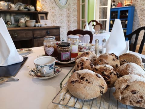 Dinner served, British cuisine