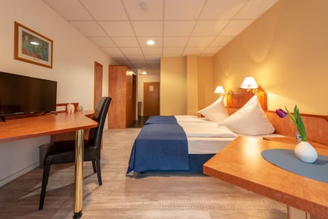 1 bedroom, premium bedding, desk, blackout drapes