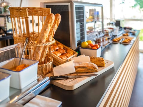 Daily buffet breakfast for a fee