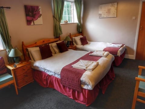 Family Room | Free WiFi, bed sheets