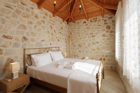 Junior Suite, 1 Bedroom, Hot Tub (Moonstone) | Premium bedding, pillowtop beds, in-room safe, individually decorated