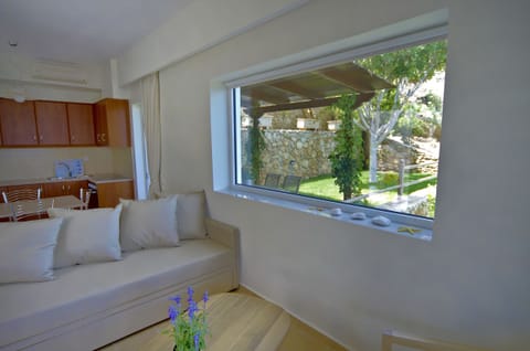 Deluxe Suite, 2 Bedrooms (Amethyst) | Living area | 40-inch LED TV with digital channels, TV, Netflix