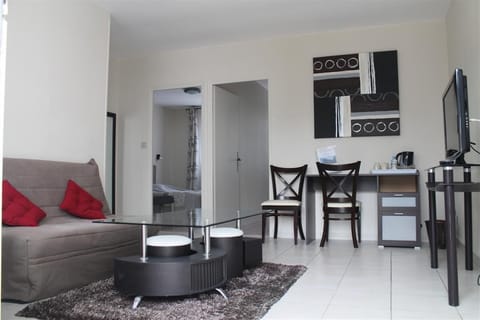 Family Suite, 2 Bedrooms | Living area | TV