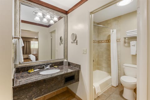 Standard Room, 1 King Bed, Non Smoking, Refrigerator | Bathroom | Free toiletries, hair dryer, towels