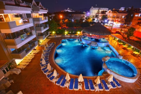 Outdoor pool, pool umbrellas, sun loungers