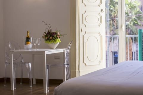 Suite, Balcony | Premium bedding, minibar, in-room safe, desk