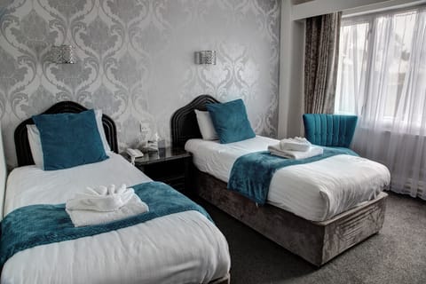 Twin Room | Iron/ironing board, free WiFi, bed sheets