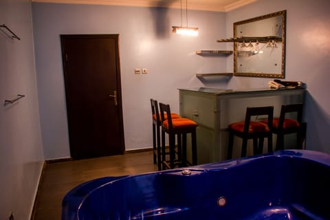 Indoor spa tub