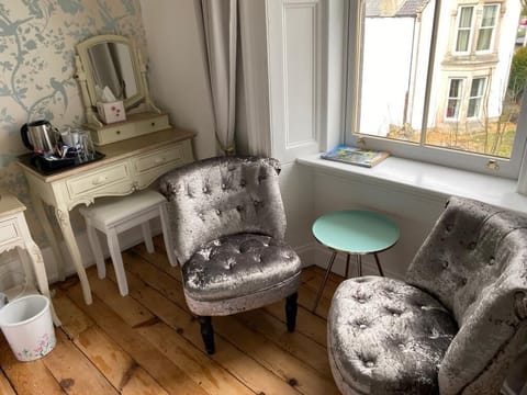 Double or Twin Room, Ensuite | Living area | TV