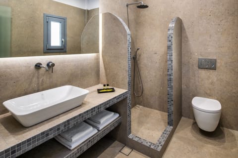 Economy Double Room | Bathroom | Shower, hair dryer, towels
