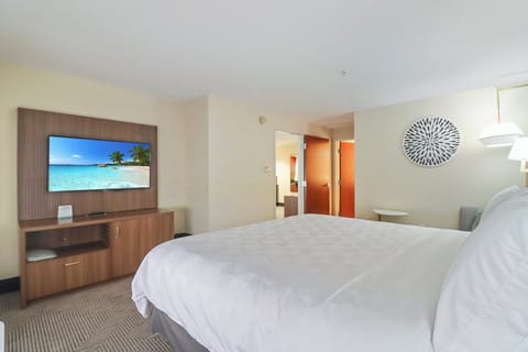 Premium bedding, pillowtop beds, in-room safe, desk