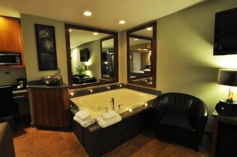 Standard Suite, 1 Queen Bed, Non Smoking (Adults Only) | Deep soaking bathtub