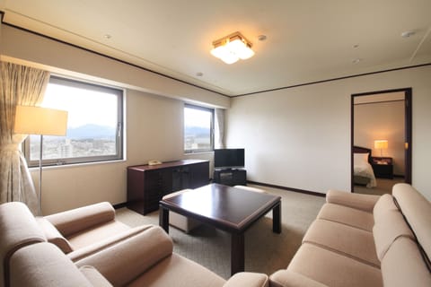 Desk, blackout drapes, WiFi (free), bed sheets