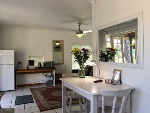 Business Triple Room, 3 Twin Beds | Coffee and/or coffee maker