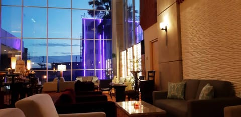 Lobby lounge