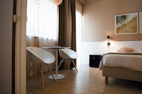 Down comforters, in-room safe, desk, free WiFi