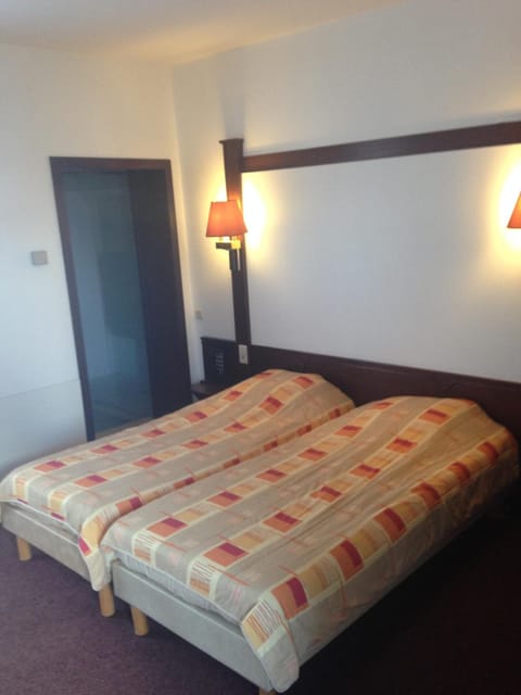 Desk, cribs/infant beds, rollaway beds, free WiFi