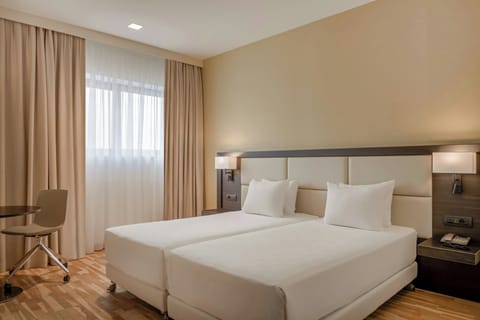 Deluxe Room, 2 Twin Beds | Down comforters, minibar, in-room safe, desk