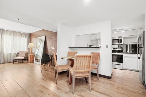 Deluxe Two Bedroom Suite | In-room dining